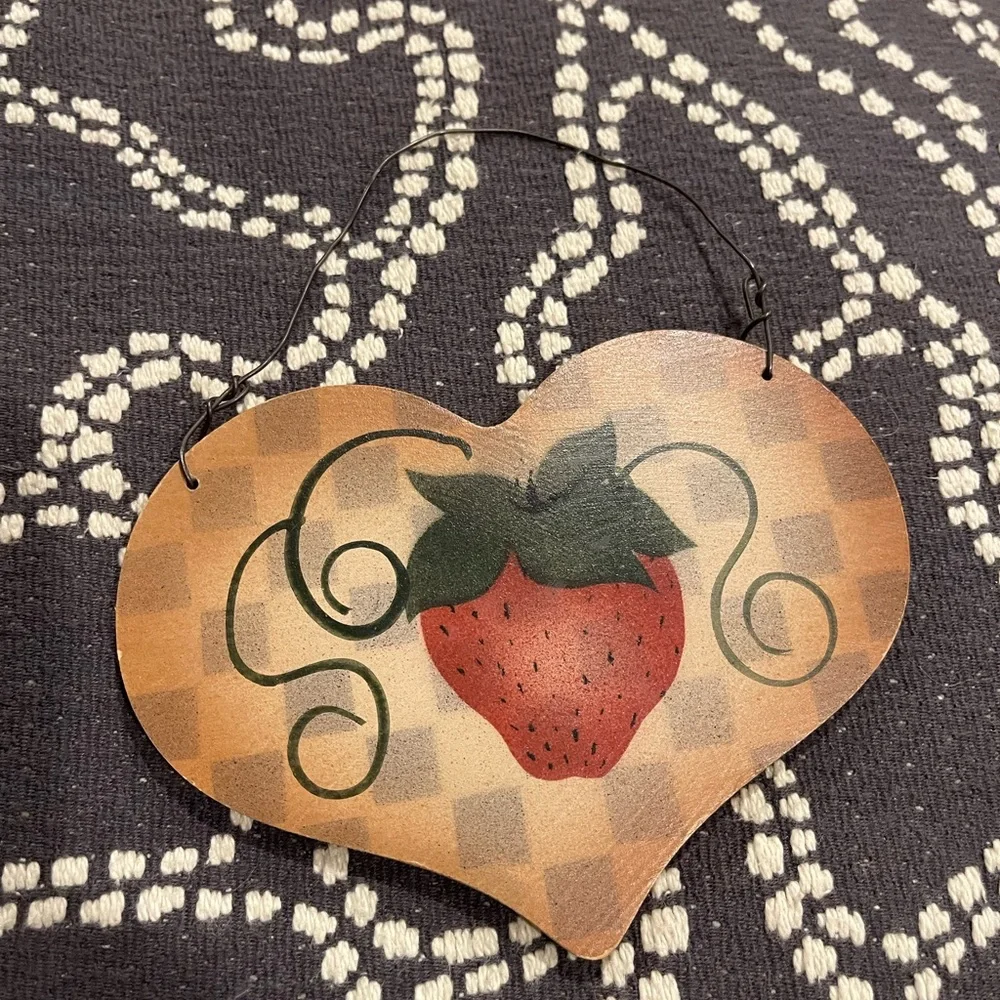 Heart-Shaped Strawberry Wall‎ Art Decor